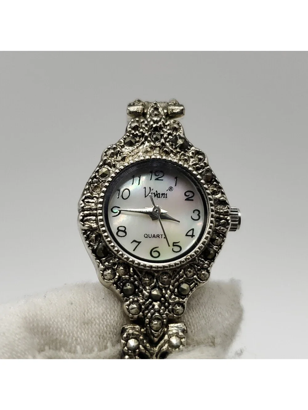 Vivani Silver Tone MOP Dial Quartz 20mm Womens Watch New Battery 7